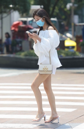 极品街拍美腿shaofu