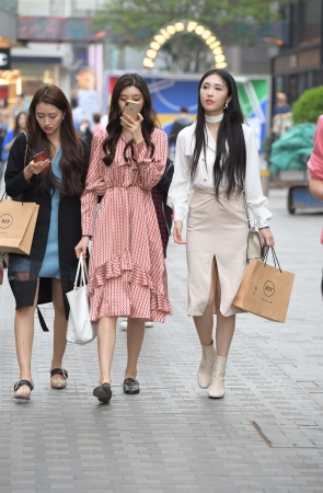 两个气质美女街拍