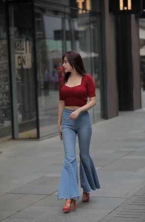 极品紧牛韵味美女