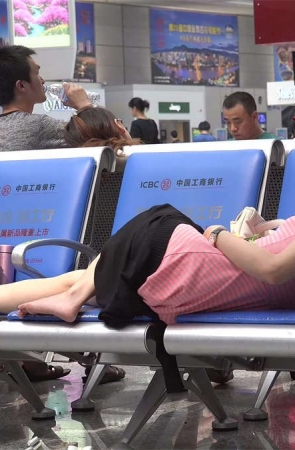 清纯秀美的女孩睡一会