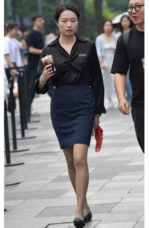 喝奶茶的美女(28P)