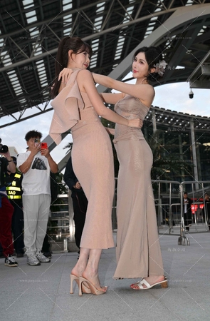 小雪花VS小哈娜 [19P]