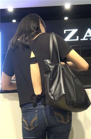 4K 逛街的街拍牛仔裤美女姐姐 4  [782 MB]