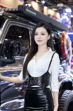 包臀裙黑丝车模美女