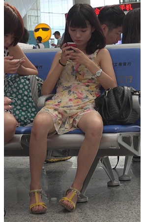 漂亮的花裙美女