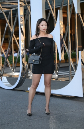 241023-8=106√街头百年一遇，超透真空