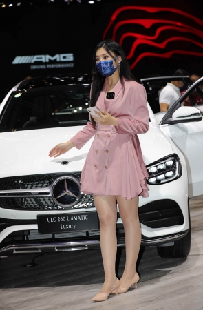 【街拍心灵】奔驰主播高挑气质肉 丝美tui