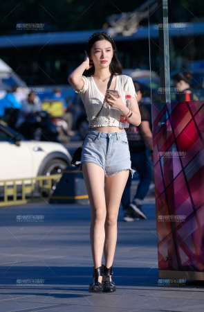 清爽洁白的美女