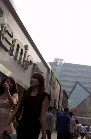 商场跟拍黑色紧身裙美眉,裙子有些短哦