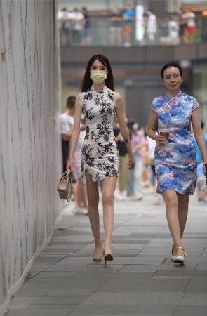 摄神街拍作品 – 你想做她的女婿吗 搭讪美腿小姐姐