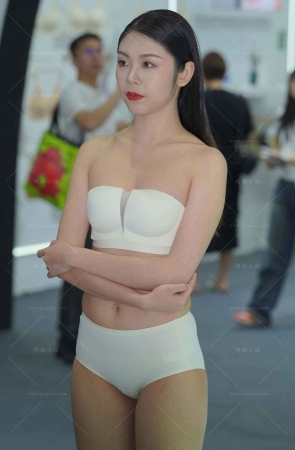 性感无痕内衣美女模特