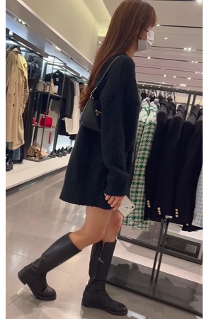 逛商场的小美女