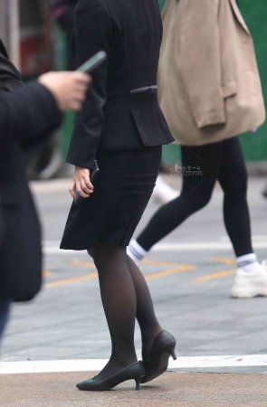 黑丝街拍高跟OL