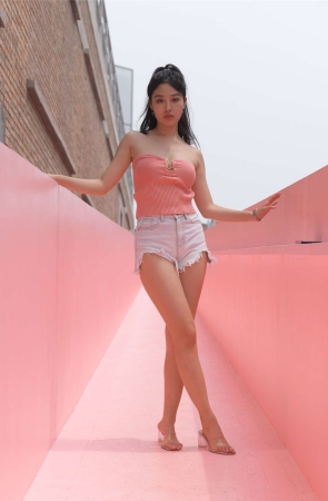 一始街拍作品 – 孤单心事