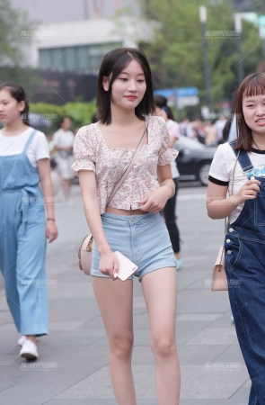 白白净净的长腿
