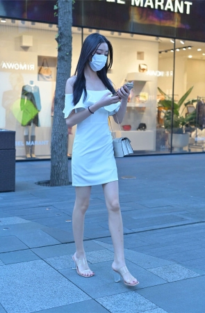 一字肩时尚白裙