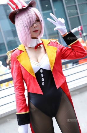 长腿黑丝红衣coser
