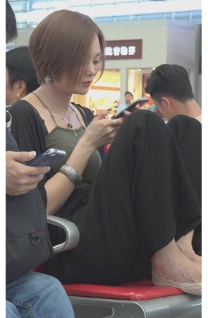 酷酷的短发小姐姐