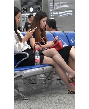 4K – 超薄透长丝美腿豹纹鞋美眉 [1.18 GB/MP4]