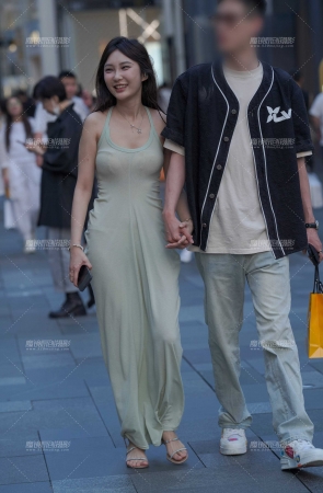 长裙魅影