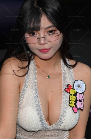 26322-6-241√大波网红-意意-T内 11P