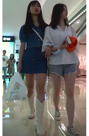 牛仔裙美女