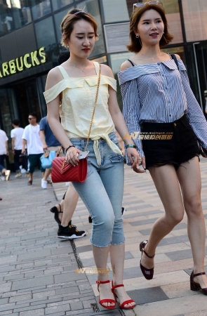 神摄手赛11  紧牛七分裤，红色凉高