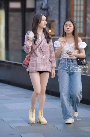 9925-5+32/大白腿女孩 4P