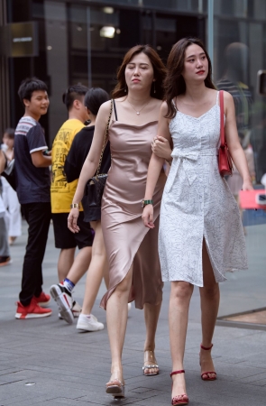 长裙美女