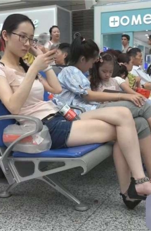 美腿热裤粉T恤美脚丫s妇 [431 MB/WMV]