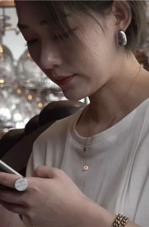 短发美白的玉足姐姐 [729 MB/avi]