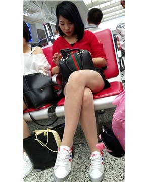 4k-红衣短裙白皙街拍丝袜美女