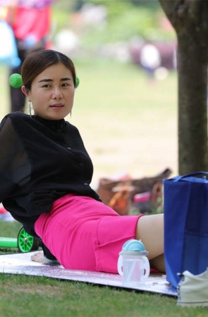 No1208 清秀少妇前两次裸足出镜，这回终于换上长丝一展丝诱H 第3套