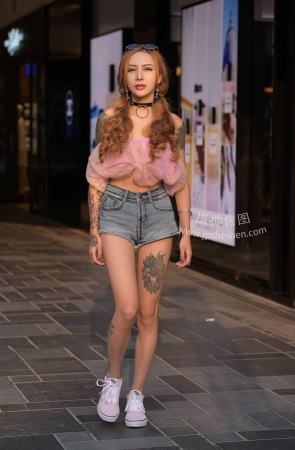 性感紧致热裤小妹哦。。23634-53 12P