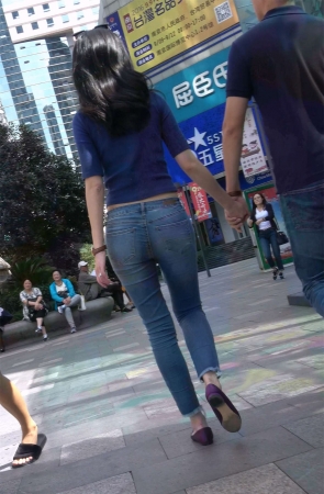 性感身材紧身牛仔高跟美女