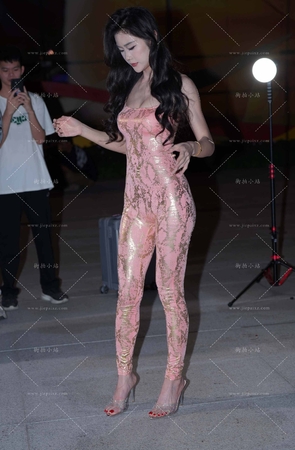 粉金亮面性感连体