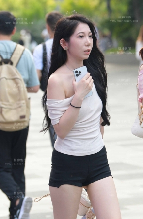 23625-3=74热裤大白腿小姐姐 15P