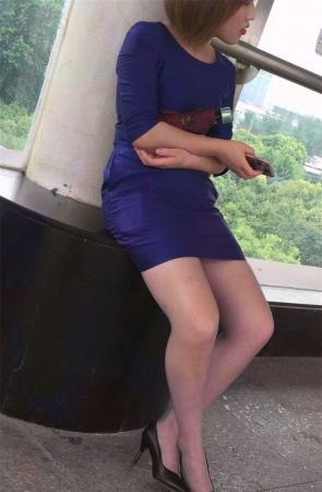 街拍短裙肉丝黑高MM