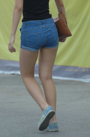 2016-08-19绝对极品美臀牛仔热裤妹妹86张