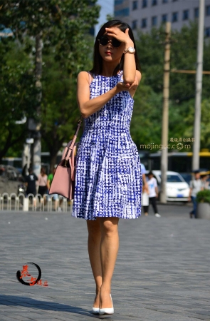 8-17 蓝色裙子白色高跟