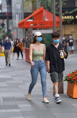 清爽背心牛仔裤