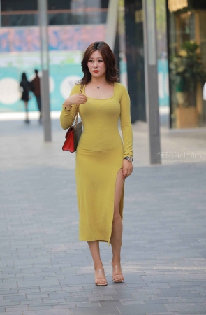 搭讪街拍优雅的开叉裙美女