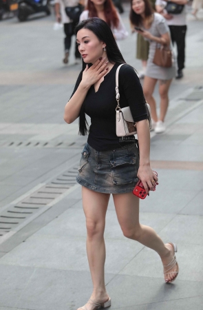 街拍高跟少妇