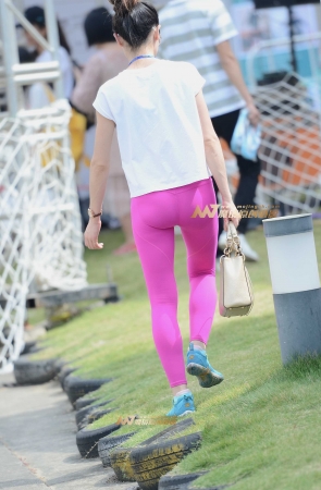 粉红紧身健身裤