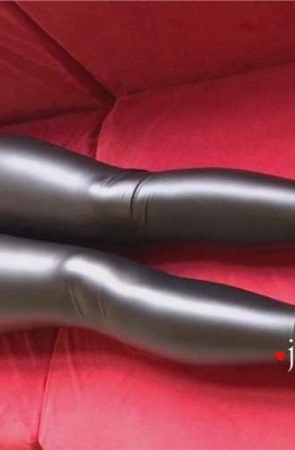 丰满皮裤美女模拍 [4.53 GB]