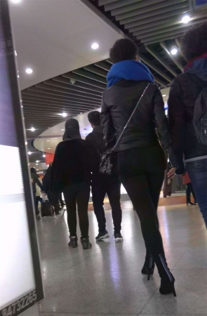 黑色紧身裤圆臀美臀