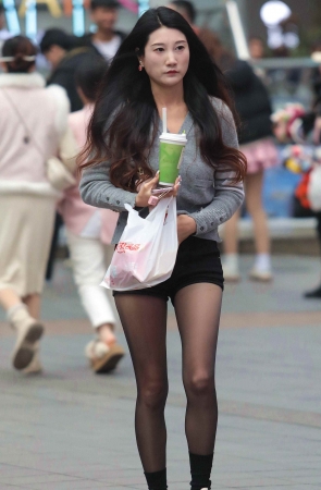 街拍黑丝少妇-13P