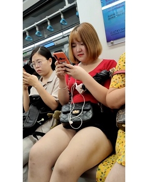 红衣小肥妞 [666 MB/mp4]