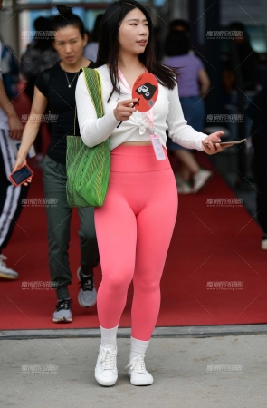 粉红健身瑜伽裤美女