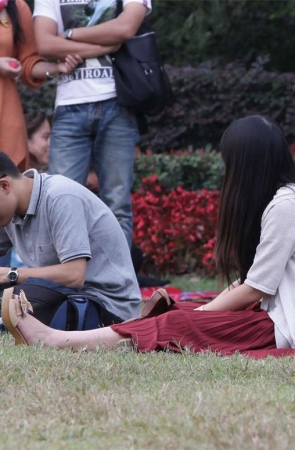 No875 大眼美女的凉拖玉足